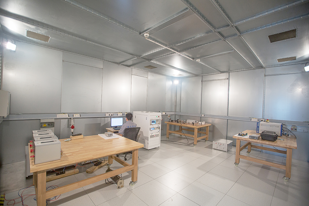 laborat&oacute;rio de teste de m&oacute;dulo de pot&ecirc;ncia de carregamento